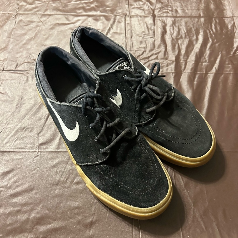Nike Men's Janoskis Black and Tan Sneakers